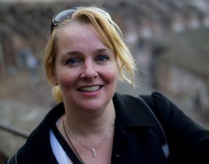 Renate de Vries, yogalerares te Dronten